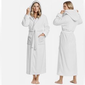 NY Threads Women's White Hooded Bathrobe large